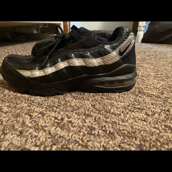 NIKE AIR MAX - Picture 2 of 2